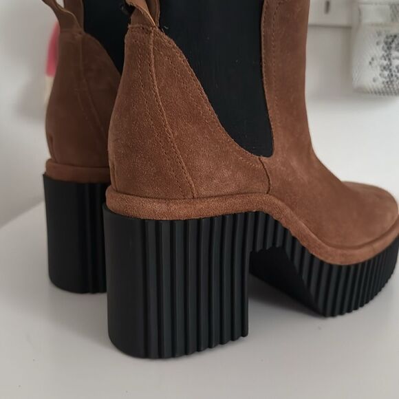 Gianni Bini Tan and Black Ankle Boots with Platform Sole NWOT - Picture 3 of 6